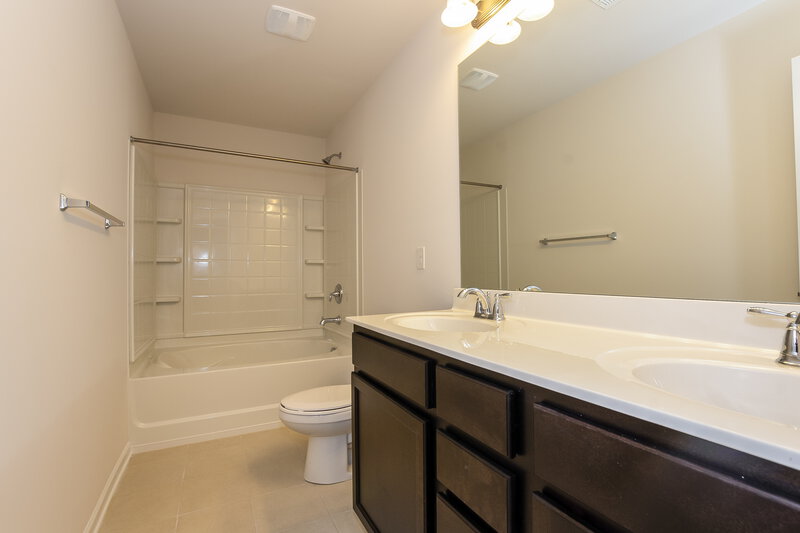 2,515/Mo, 115 Shenandoah Circle Charlotte, NC 28215 Bathroom View
