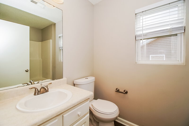 1,680/Mo, 1028 Kings Mountain Lane Gastonia, NC 28054 Bathroom View