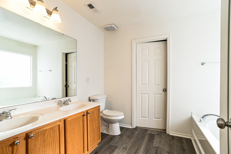 1,845/Mo, 1030 Black Oak Drive Gastonia, NC 28054 Main Bathroom View