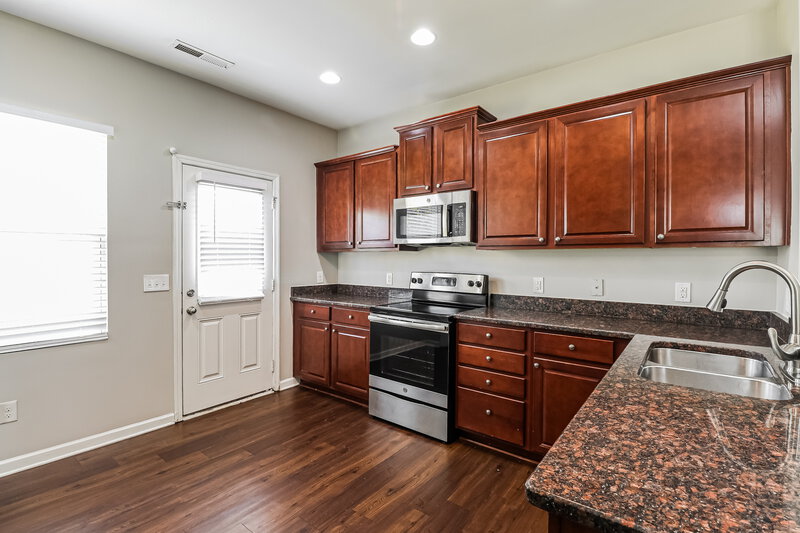 2,365/Mo, 8728 Balsam Bay Rd Charlotte, NC 28227 Kitchen View 2