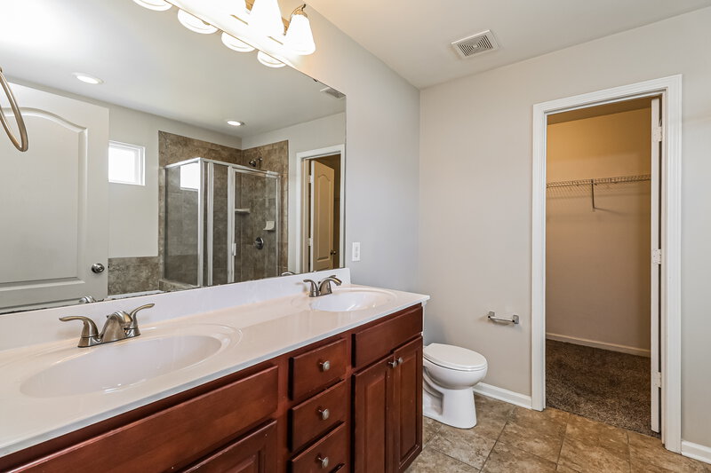 2,365/Mo, 8728 Balsam Bay Rd Charlotte, NC 28227 Main Bathroom View
