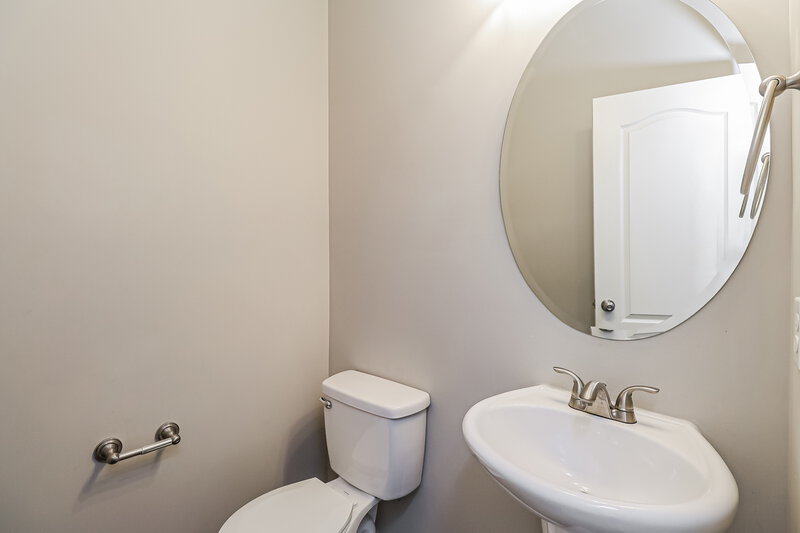 2,365/Mo, 8728 Balsam Bay Rd Charlotte, NC 28227 Bathroom View
