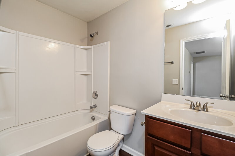 2,365/Mo, 8728 Balsam Bay Rd Charlotte, NC 28227 Bathroom View 2