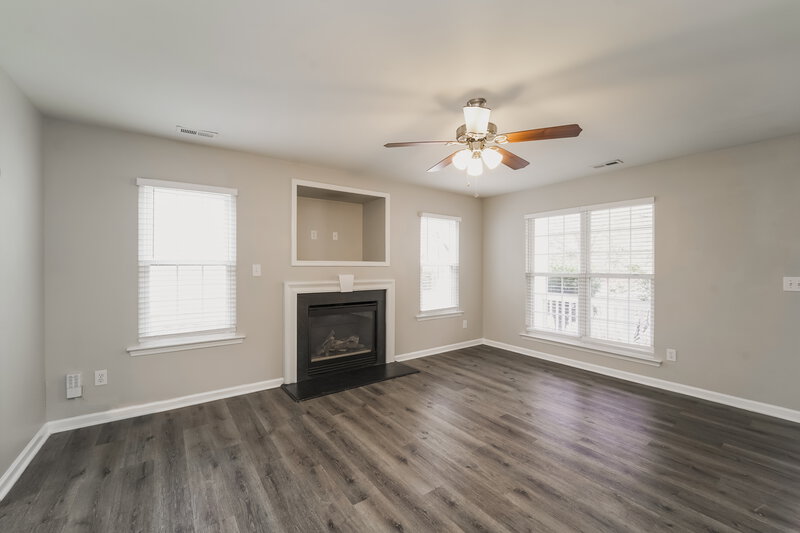 2,025/Mo, 6101 Spanish Moss Ln Charlotte, NC 28262 Living Room View 2