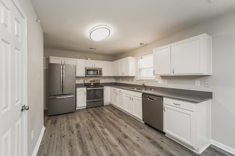 2,025/Mo, 6101 Spanish Moss Ln Charlotte, NC 28262 Kitchen View