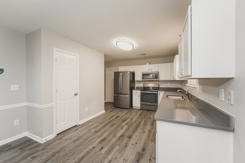 2,025/Mo, 6101 Spanish Moss Ln Charlotte, NC 28262 Kitchen View 2