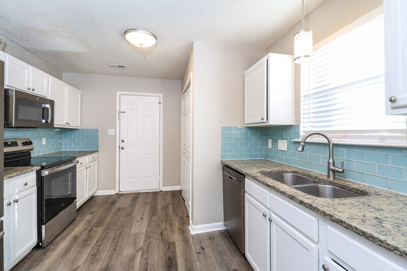 1,880/Mo, 11134 Gold Pan Road Charlotte, NC 28215 Kitchen View 2