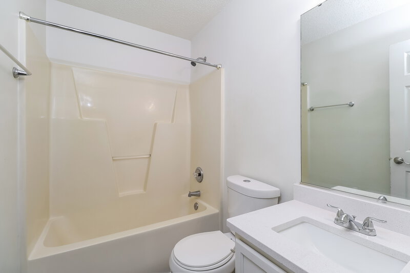 1,880/Mo, 11134 Gold Pan Road Charlotte, NC 28215 Bathroom View 2