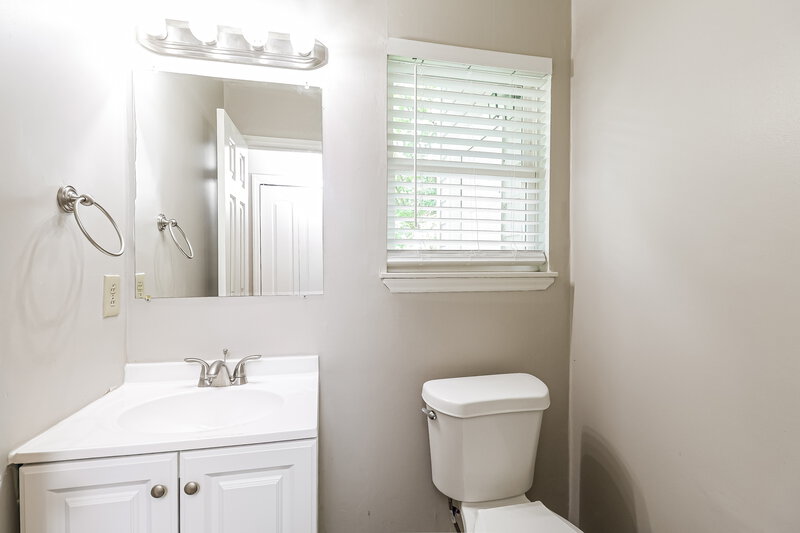 2,410/Mo, 2341 Castlecomer Drive Charlotte, NC 28262 Main Bathroom View