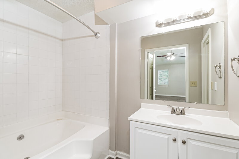 2,410/Mo, 2341 Castlecomer Drive Charlotte, NC 28262 Bathroom View