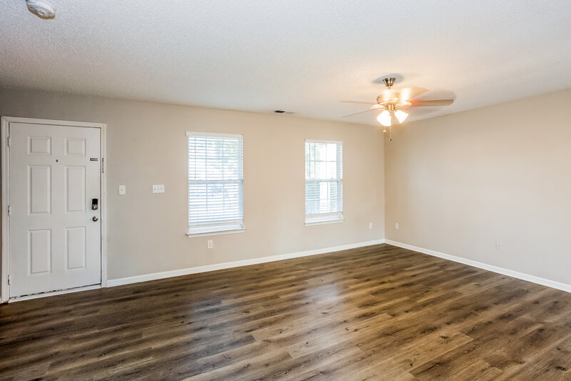 1,865/Mo, 427 Amhurst St SW Concord, NC 28025 Living Room View