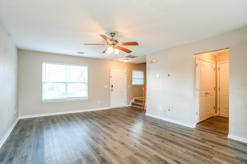 1,775/Mo, 913 River Trail Road Lowell, NC 28098 Living Room View