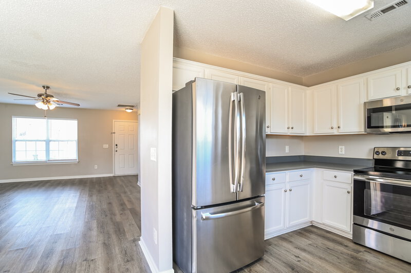 1,775/Mo, 913 River Trail Road Lowell, NC 28098 Kitchen View 2