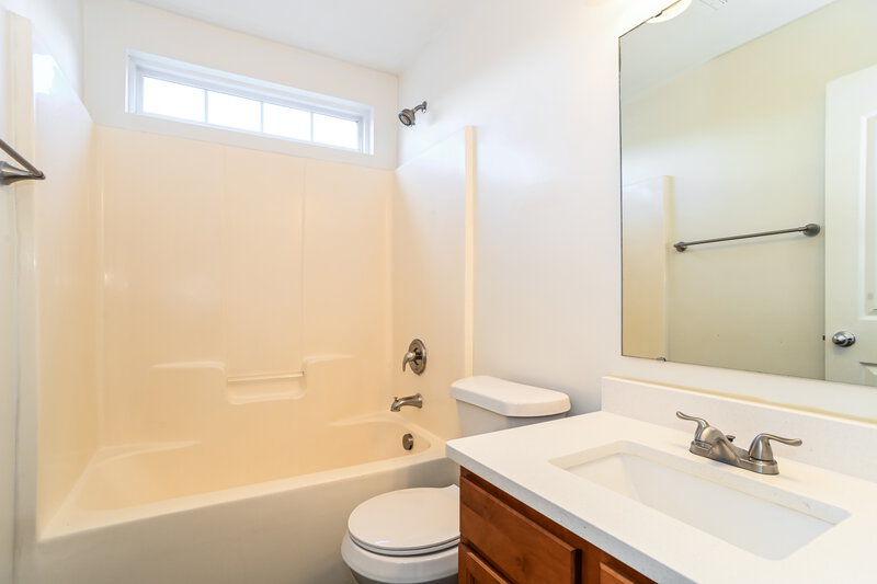 1,775/Mo, 913 River Trail Road Lowell, NC 28098 Bathroom View