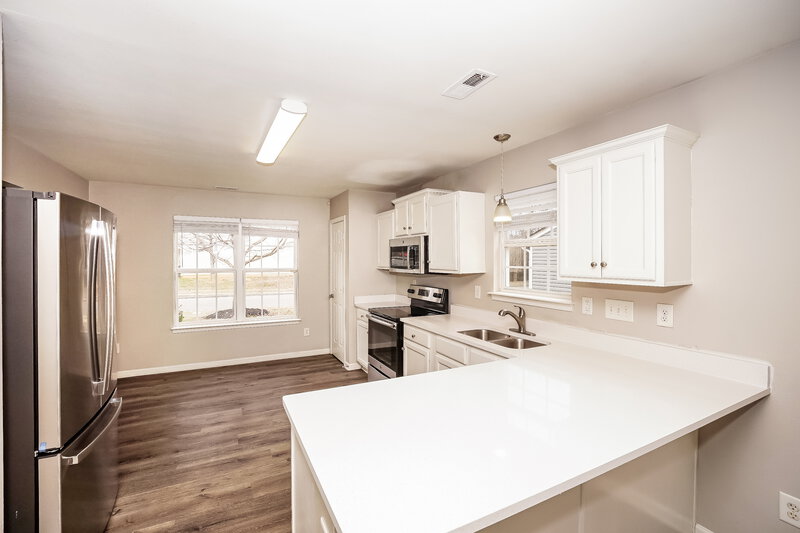 1,880/Mo, 5113 Autumn Oak Drive Charlotte, NC 28269 Kitchen View