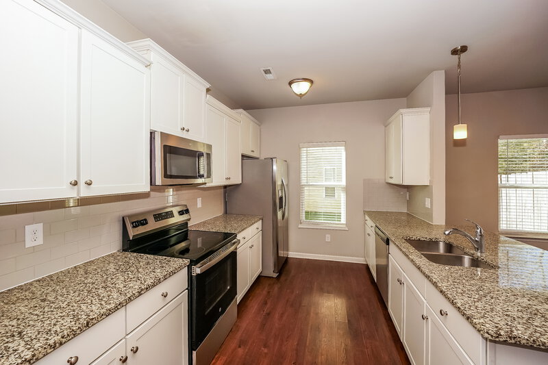 1,975/Mo, 2218 Mingus Cabin Ln Charlotte, NC 28214 Kitchen View 2