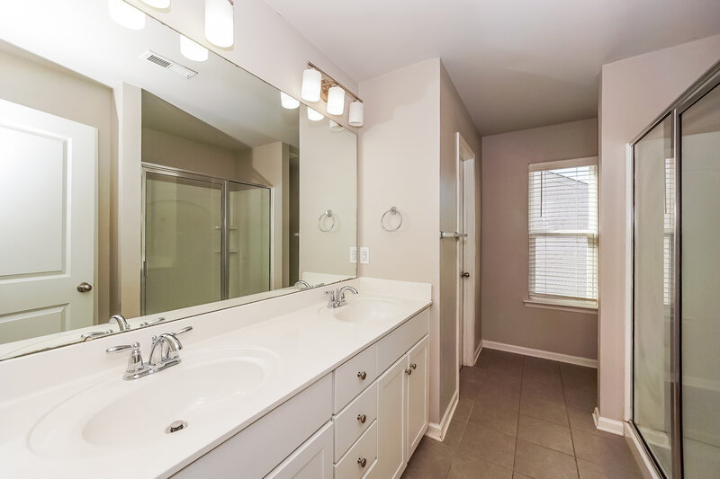 1,975/Mo, 2218 Mingus Cabin Ln Charlotte, NC 28214 Main Bathroom View