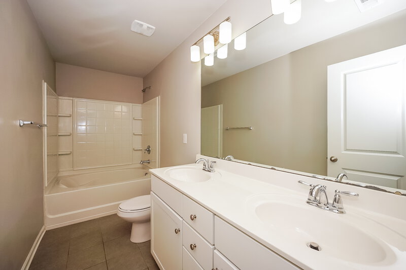 1,975/Mo, 2218 Mingus Cabin Ln Charlotte, NC 28214 Bathroom View