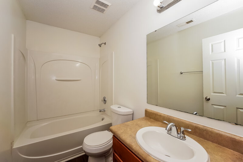 1,695/Mo, 5104 Oak Pasture Lane Charlotte, NC 28269 Bathroom View