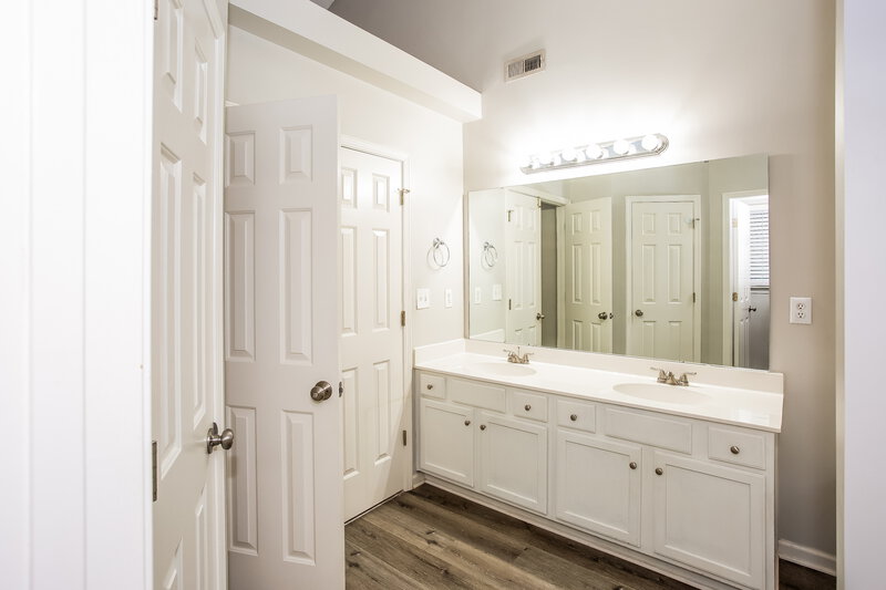 2,015/Mo, 5832 Mahogany Place Concord, NC 28025 Main Bathroom View