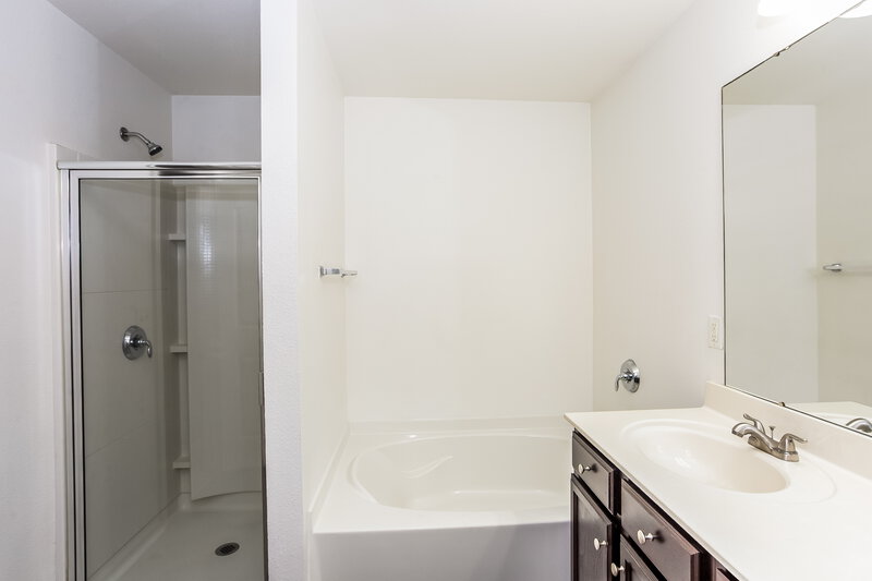 2,780/Mo, 4822 Abercromby Street Charlotte, NC 28213 Main Bathroom View