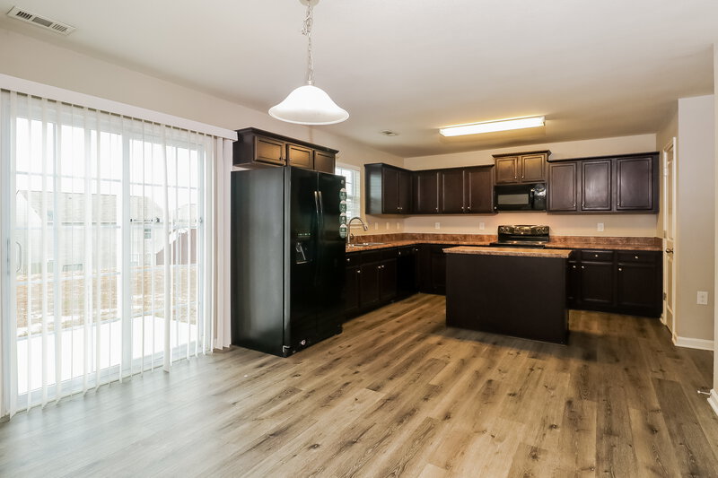 1,700/Mo, 1861 Windy Willow Lane Dallas, NC 28034 Dining Room View