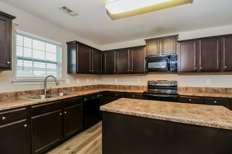 1,700/Mo, 1861 Windy Willow Lane Dallas, NC 28034 Kitchen View