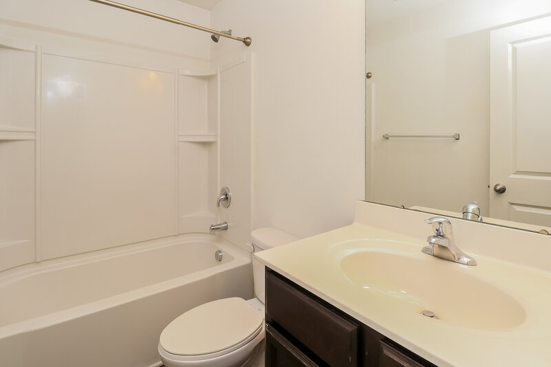 1,700/Mo, 1861 Windy Willow Lane Dallas, NC 28034 Bathroom View