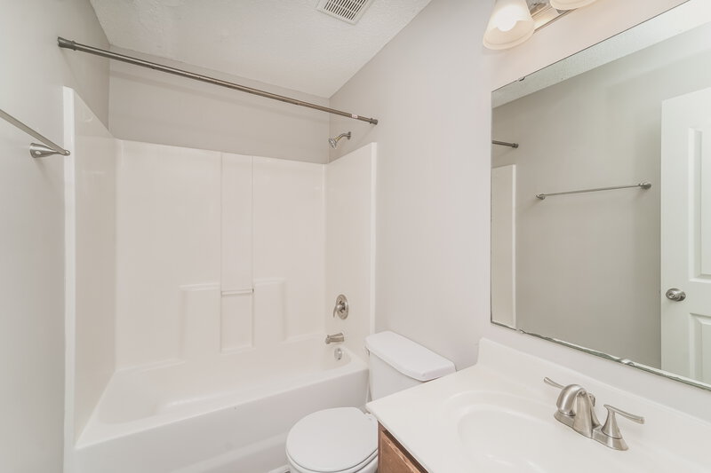 1,855/Mo, 624 Lightspun Ln Charlotte, NC 28216 Bathroom View