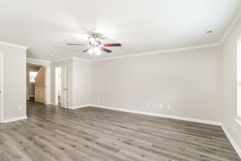 2,035/Mo, 5004 Broad Leaf Ct Dallas, NC 28034 Living Room View 2
