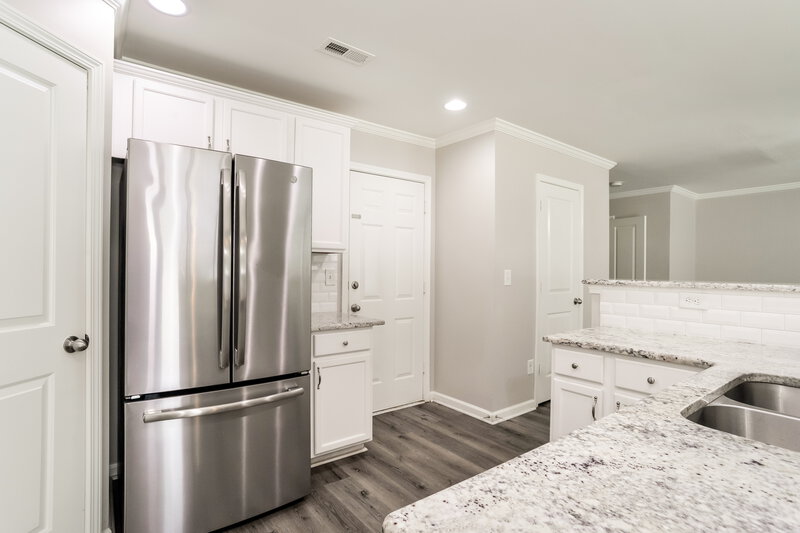 2,035/Mo, 5004 Broad Leaf Ct Dallas, NC 28034 Kitchen View