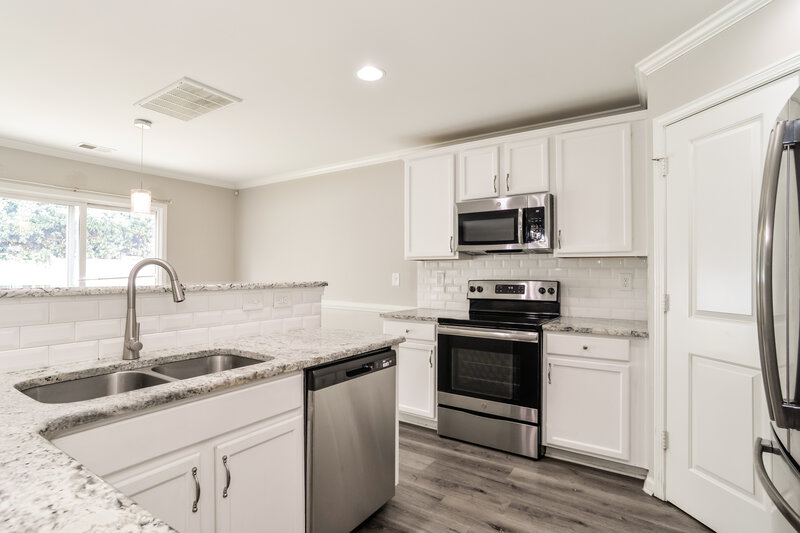 2,035/Mo, 5004 Broad Leaf Ct Dallas, NC 28034 Kitchen View 3