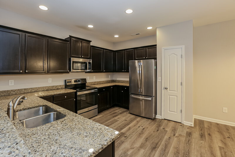 2,125/Mo, 8617 Balsam Bay Rd Charlotte, NC 28227 Kitchen View