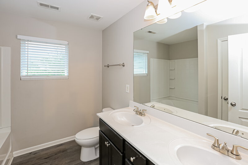 2,125/Mo, 8617 Balsam Bay Rd Charlotte, NC 28227 Main Bathroom View