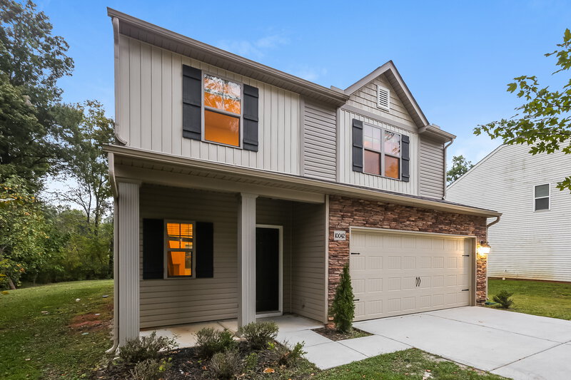2,450/Mo, 10042 Brawley Lane Charlotte, NC 28215 Front View 2