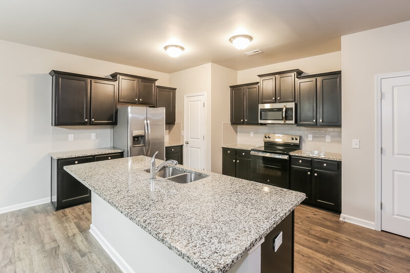 2,450/Mo, 10042 Brawley Lane Charlotte, NC 28215 Kitchen View