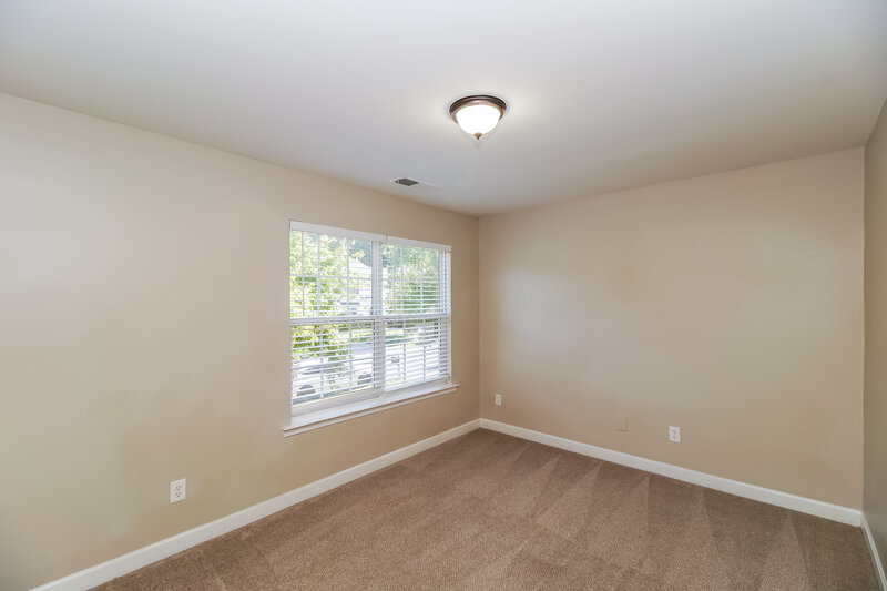 1,725/Mo, 316 Peachtree Rd Charlotte, NC 28216 Bedroom View 2