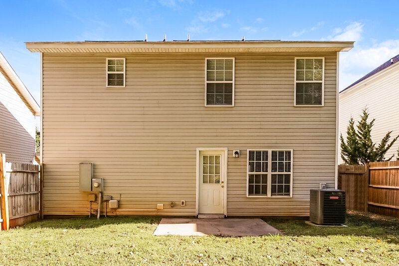 1,725/Mo, 316 Peachtree Rd Charlotte, NC 28216 Rear View 2