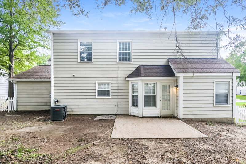 2,005/Mo, 2108 David Earl Dr Charlotte, NC 28213 Rear View