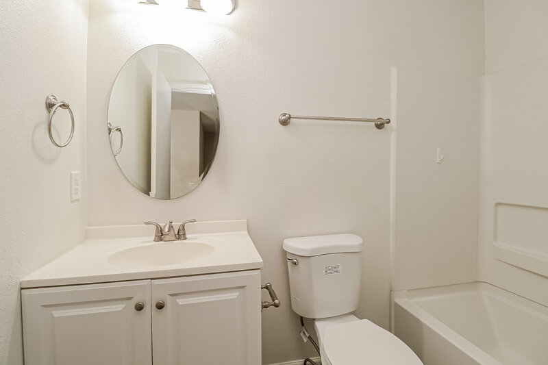 1,825/Mo, 7234 Fox Point Dr Charlotte, NC 28269 Bathroom View 2