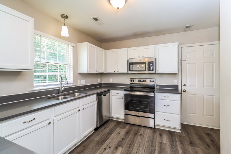 1,985/Mo, 12526 Cheryl Anne Pl Charlotte, NC 28262 Kitchen View