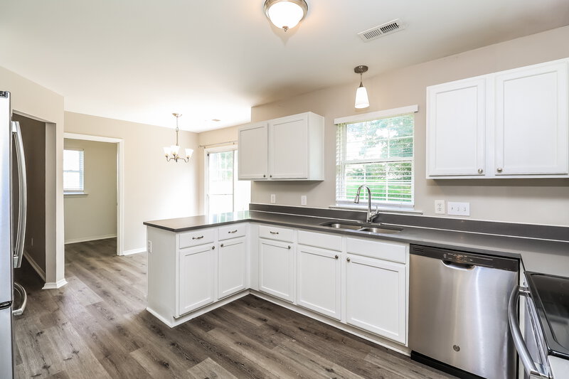 1,985/Mo, 12526 Cheryl Anne Pl Charlotte, NC 28262 Kitchen View 2