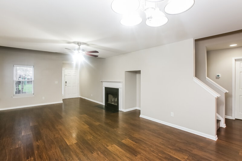 2,185/Mo, 7124 Fox Point Dr Charlotte, NC 28269 Living Room View 2
