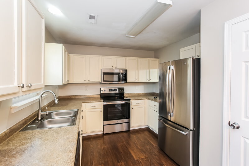 2,185/Mo, 7124 Fox Point Dr Charlotte, NC 28269 Kitchen View