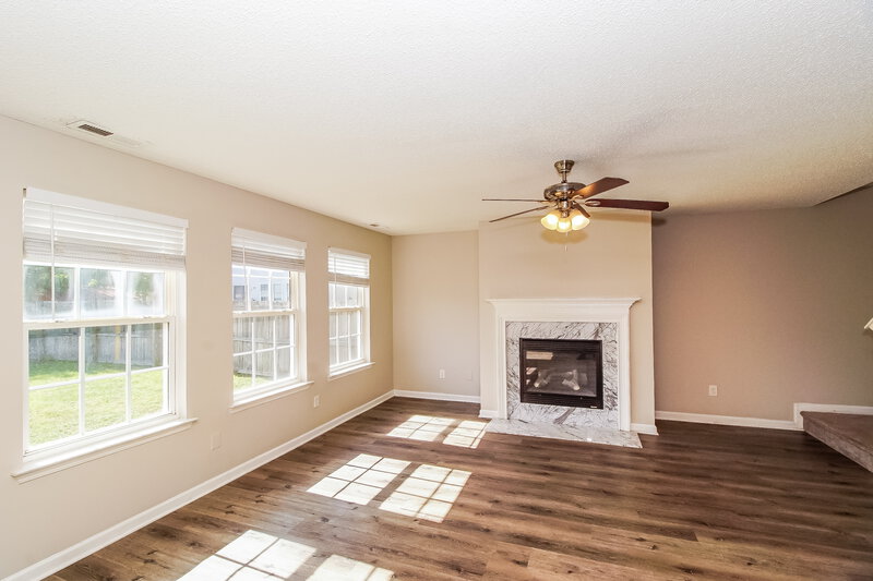 3,050/Mo, 2120 Speedwell Ct Charlotte, NC 28213 Living Room View 2