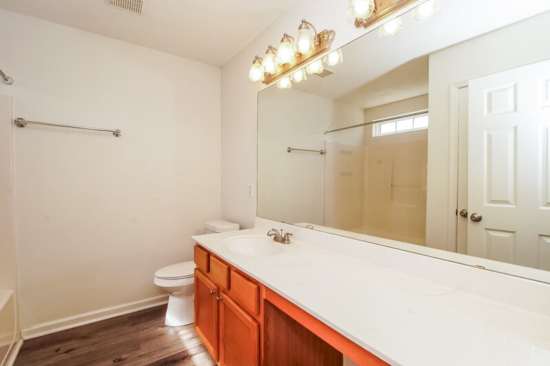 3,050/Mo, 2120 Speedwell Ct Charlotte, NC 28213 Main Bathroom View