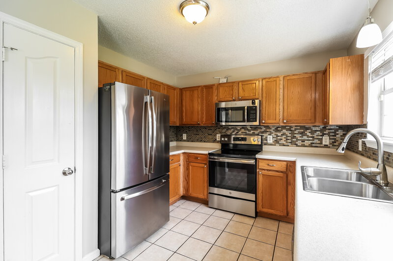 1,915/Mo, 8411 Galena View Dr Charlotte, NC 28269 Kitchen View 2