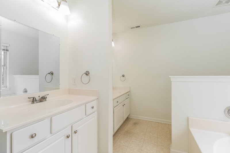 1,915/Mo, 8411 Galena View Dr Charlotte, NC 28269 Main Bathroom View
