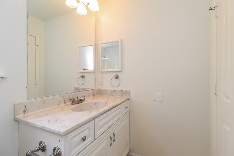 1,915/Mo, 8411 Galena View Dr Charlotte, NC 28269 Bathroom View
