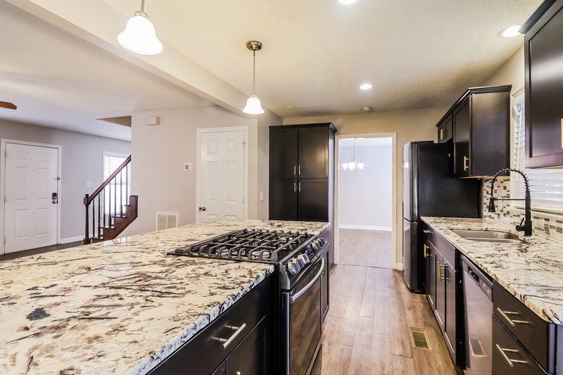 2,000/Mo, 6335 Teaneck Pl Charlotte, NC 28215 Kitchen View